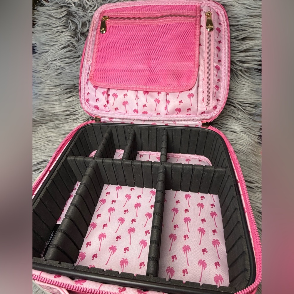 Impressions Vanity BARBIE Pink Cosmetic Bag W/Removable Dividers - Picture 6 of 9
